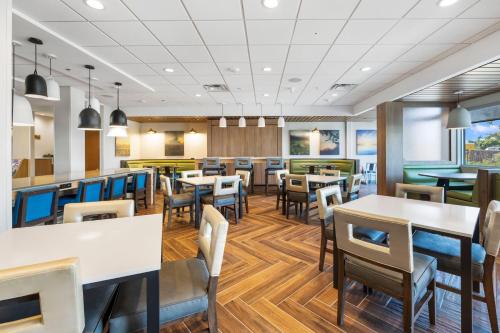 Εστιατόριο ή άλλο μέρος για φαγητό στο Fairfield by Marriott Inn & Suites San Francisco Airport Oyster Point Area