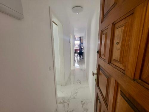 New 2 Bedrooms Gold flat at Las Canteras beach with balcony and Free Parking