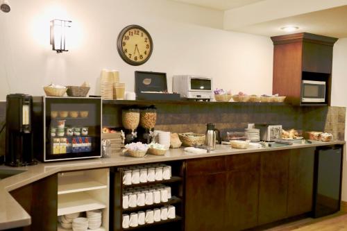 a kitchen with a counter with a clock on the wall at Glacier Mountain Lodge in Blue River