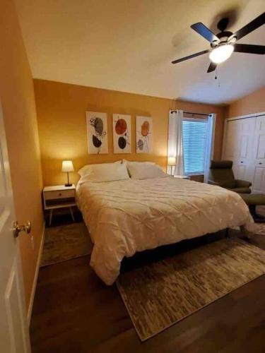 a bedroom with a bed and a ceiling fan at Solar Half-Plex with Chic Style in Country Glen in Keizer