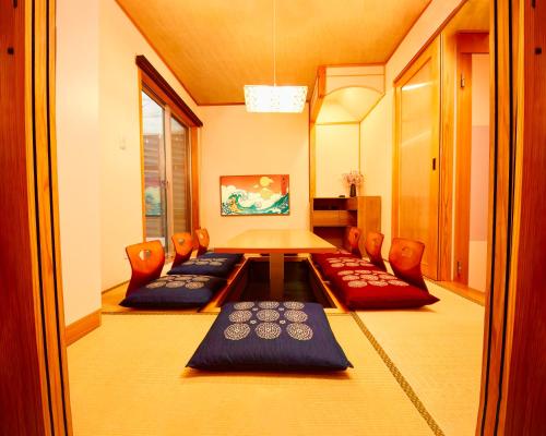 Posezení v ubytování TokyoKoso Vacation Home