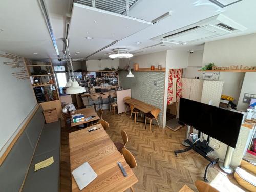 an office with a desk and a television in a room at 日月庵 BnB Sunmoon in Kanazawa