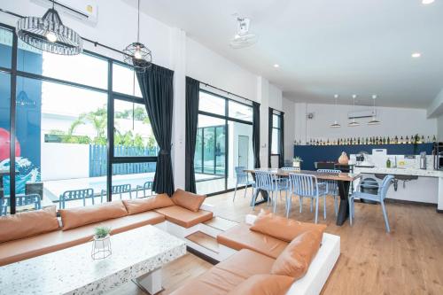 a living room with a couch and a table at Madaguscar Private Pool Villa-Pattaya in Jomtien Beach