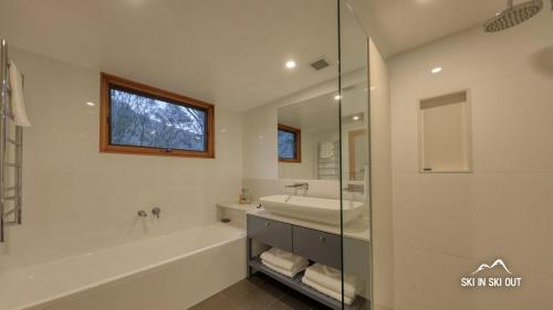 Vannituba majutusasutuses Ski In Ski Out 11