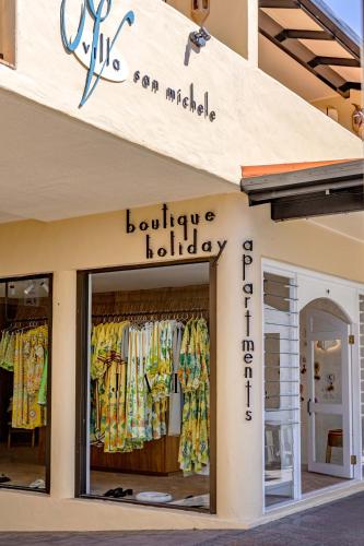 a store front of a boutique holiday store at Villa San Michele (Official) in Port Douglas