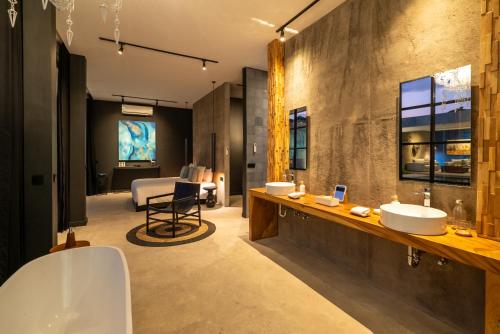 Φωτογραφία από το άλμπουμ του Rouge - Loft Noon στο Ουμπούντ