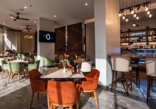 a restaurant with tables and chairs and a bar at Okash City Boutique Hotel in Nairobi