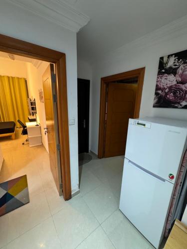 Kuchyň nebo kuchyňský kout v ubytování Tidy Master Room In Marina Near Metro