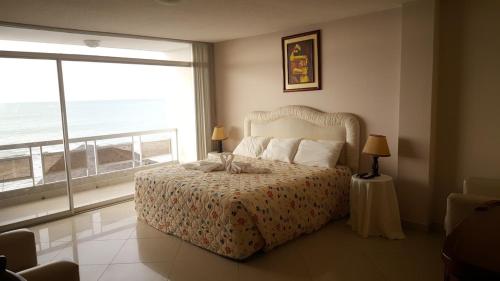 A bed or beds in a room at Costa Paraiso