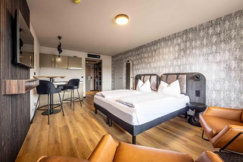 Postel nebo postele na pokoji v ubytování ibis Styles Aalen