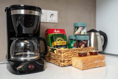 Příslušenství pro přípravu čaje a kávy v ubytování Citrus Residence