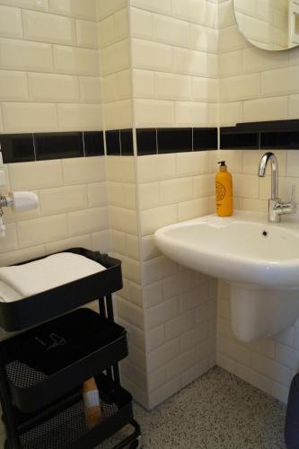 Un baño de Banzai City Amsterdam
