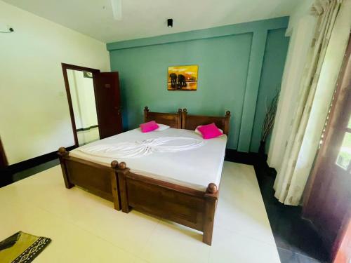 Postel nebo postele na pokoji v ubytování Hotel Sanda Diya - Dambulla