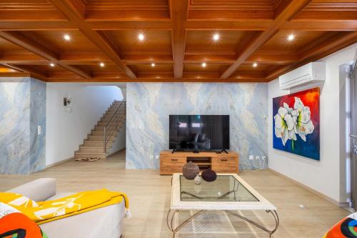 Villa Rosa Estoril Retreat by Portugal Portfolio