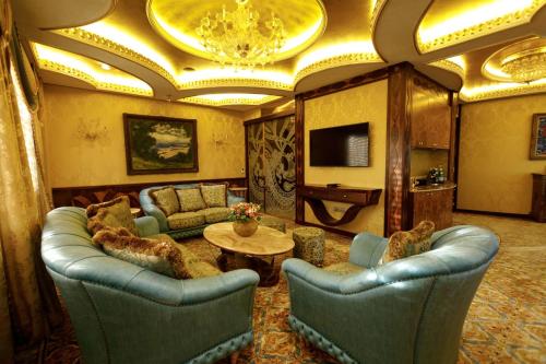 a living room with couches and a chandelier at King's Resort - casino and hotels in Rozvadov