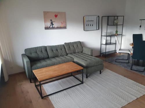a living room with a couch and a coffee table at Gemütliche 3-Zimmer-Wohnung mit TG-Stellplatz - Top-Lage in Karlsruhe in Karlsruhe