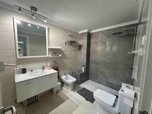 a bathroom with a sink and a toilet and a shower at Oasis Golf Apartment in Sitio de Calahonda