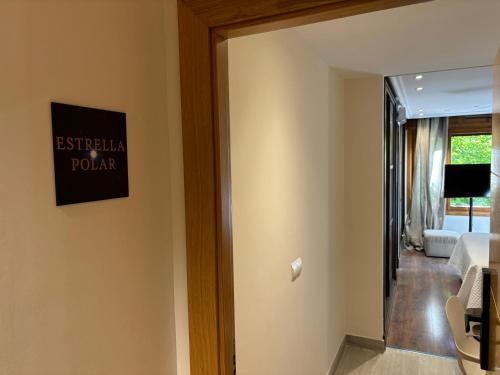 a room with a door leading to a bedroom at Las Estrellas de Soria in Soria
