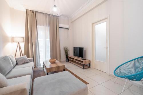 Casa Vibrant - Colorful 2Br Apt with Balcony in Koukaki
