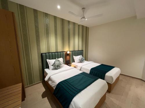 Postel nebo postele na pokoji v ubytování Esquire Hotel Near BKC Mumbai
