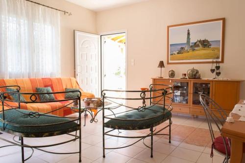 Χώρος καθιστικού στο Holiday home in Nea Plagia, Chalkidiki