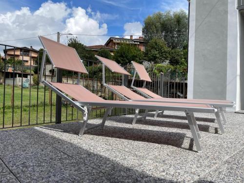 a row of pink benches sitting next to a building at Villa Maria in Occhieppo Inferiore