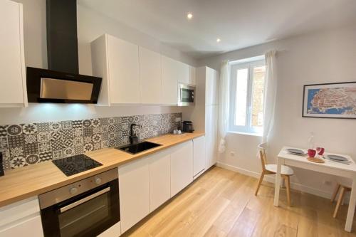 06AN - Beautiful apartment in the heart of Old Antibes photo 2