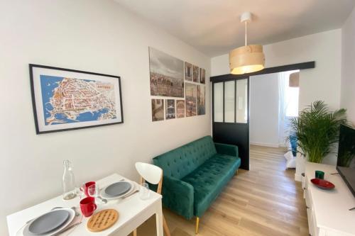 06AN - Beautiful apartment in the heart of Old Antibes photo 3