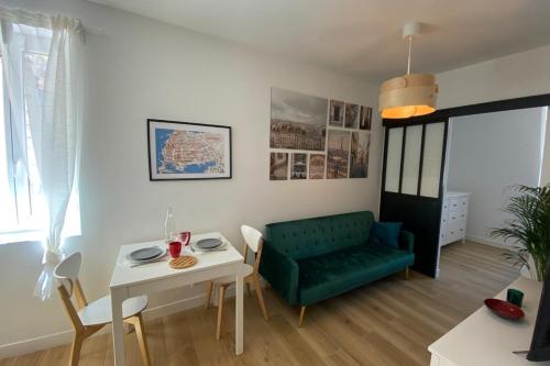 06AN - Beautiful apartment in the heart of Old Antibes