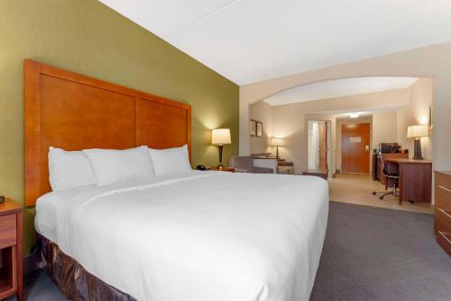 a large white bed in a hotel room at Comfort Inn & Suites LaVale - Cumberland in La Vale