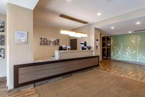 a lobby of a hospital with a waiting room at MainStay Suites Bowling Green North in Bowling Green