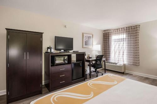 TV o dispositivi per l'intrattenimento presso Quality Inn & Suites Quincy - Downtown