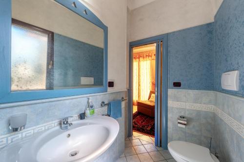 a bathroom with a tub and a sink and a mirror at Il Geco in Salice Salentino