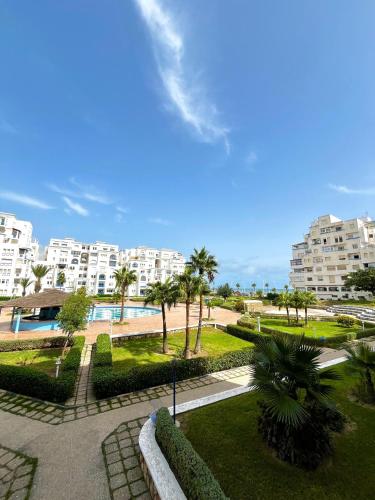 Bazén v ubytování Luxueux appartement avec vue mer & piscine nebo v jeho okolí
