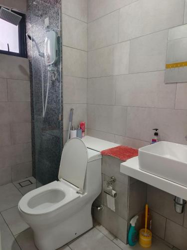 Ένα μπάνιο στο Kinabalu 2 Home stay The Shore KK