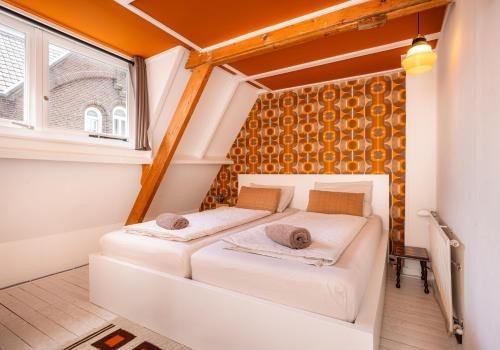 Ένα ή περισσότερα κρεβάτια σε δωμάτιο στο The Disco Duck - 15 guests - city centre Zwolle