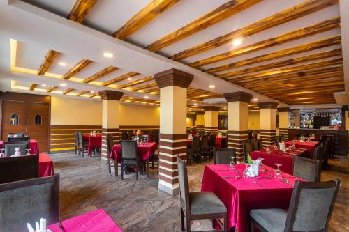 Restaurace v ubytování Yellow Pagoda Hotel