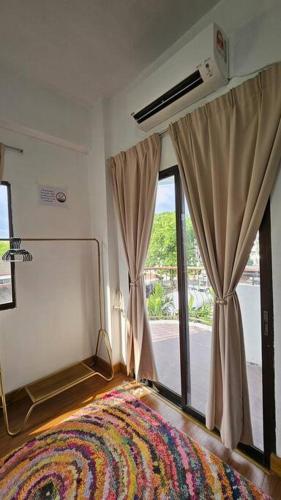 a bedroom with a large bed and a large window at Near USM 6 pax, 2 Bedroom w Aircond, 2 toilet, 5G WIFI in Si Dua Besar