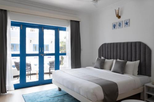 Ein Bett oder Betten in einem Zimmer der Unterkunft Azalea by Stone Wood Premier