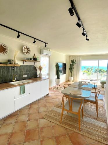Atico con dos terrazas con estupendas vistas del mar