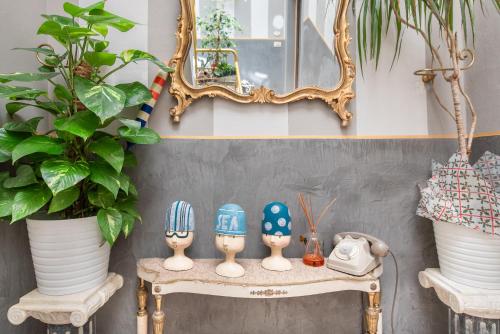 a table with easter egg figurines on it next to a mirror at BIBI BOUTIQUE AREZZO Camere deluxe Cartazucchero & Cioccolato in Arezzo