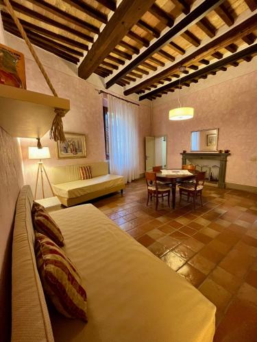 a living room with a bed and a table at Le Ginestre in San Gimignano