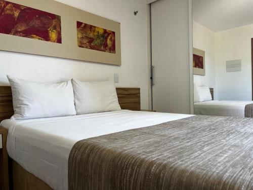Postel nebo postele na pokoji v ubytování Life Resort Hplus Long Stay