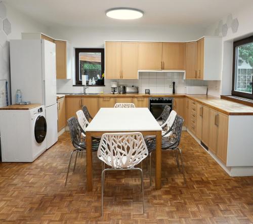 Dapur atau dapur kecil di 10 min subway U-Bahn to Marienplatz 130 m2 - 4BR - 2Bath