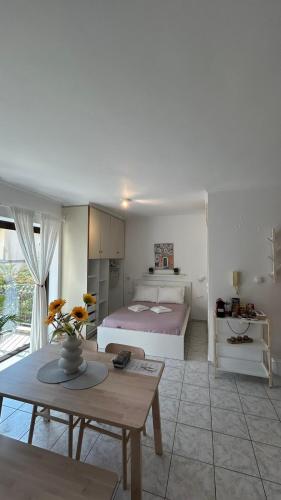 Ένα ή περισσότερα κρεβάτια σε δωμάτιο στο Lustitia Apartment