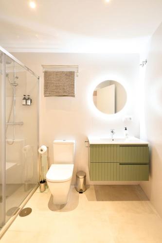 a bathroom with a toilet and a sink and a shower at La brisa del Jerte by keyhom in Plasencia