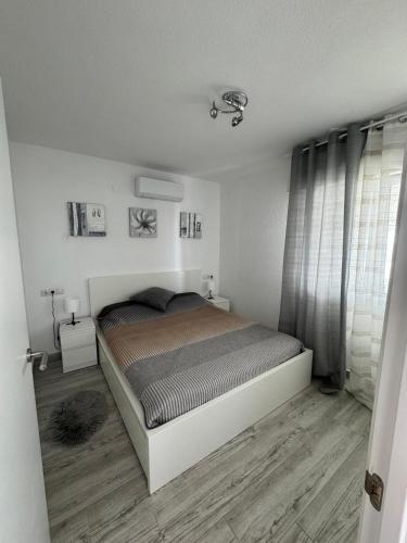 Apartamentos de Benidorm, playa Poniente, España