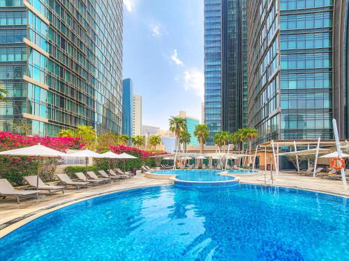 Bazén v ubytování City Centre Rotana Doha nebo v jeho okolí