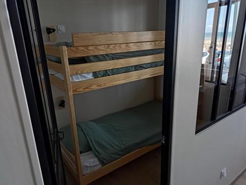 - deux lits superposés dans une chambre dans l'établissement Sable d'Opale, à Le Portel