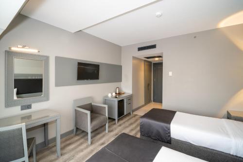 TV a/nebo společenská místnost v ubytování Grand S Hotel